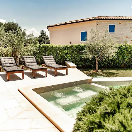 Torre Iv * Tar-Vabriga